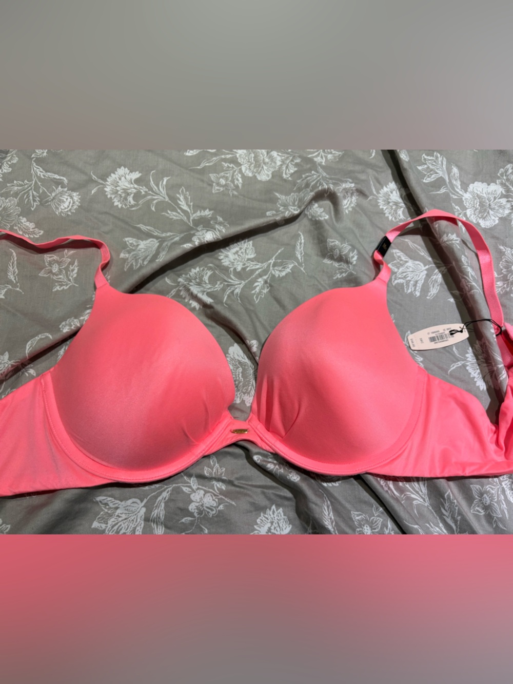 NWT Victoria’s Secret coral plunge bra 38C